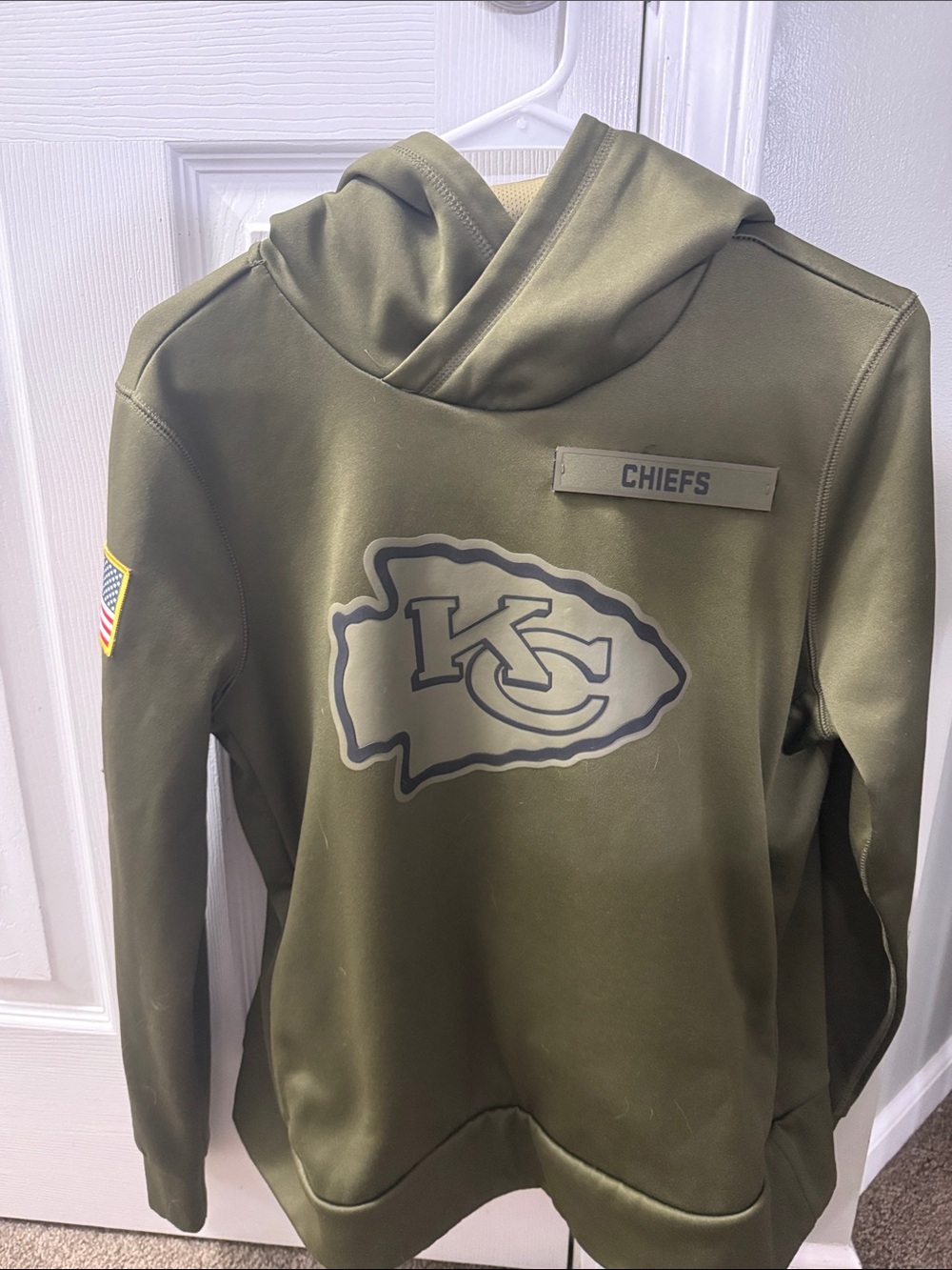 Youth Chiefs Salute to Service hoodie